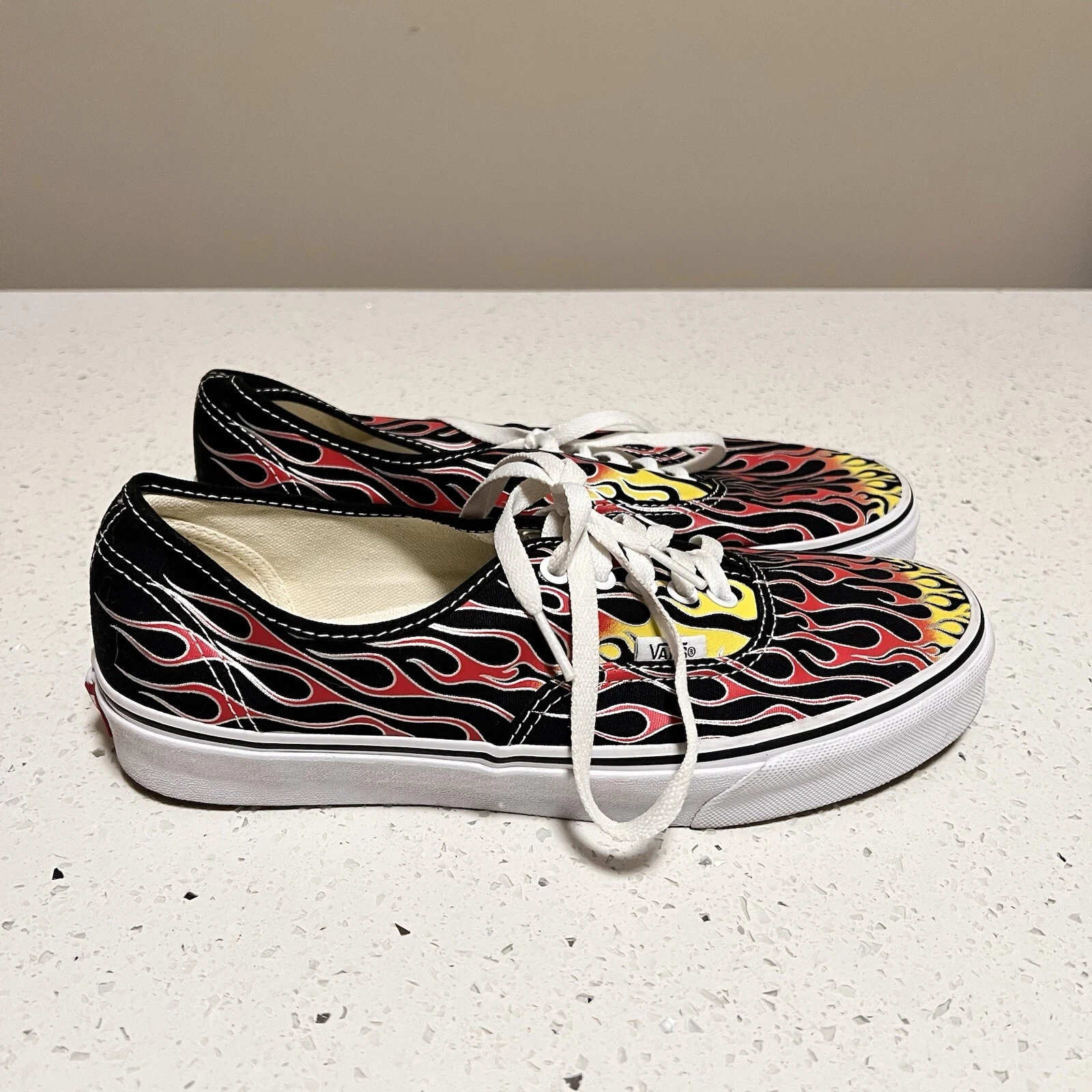 Chaussures VANS Authentic Era Flame Old Skool homme taille 9,5 Flames Fire rétro basses