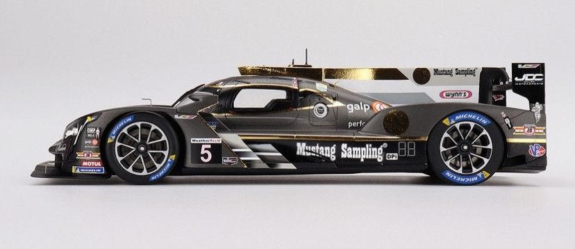 Cadillac DPi-V.R 5 Top Speed réplique 24H Daytona avec détails carbone