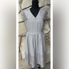 De Collection Dress Medium Beige Floral Lace Fit & Flare V Neck Cap Sleeves