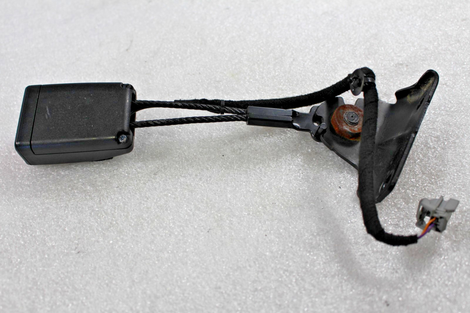 Maserati Ghibli, Quattroporte, LH, Left, Seat Belt Buckle, Used, P/N 670016905