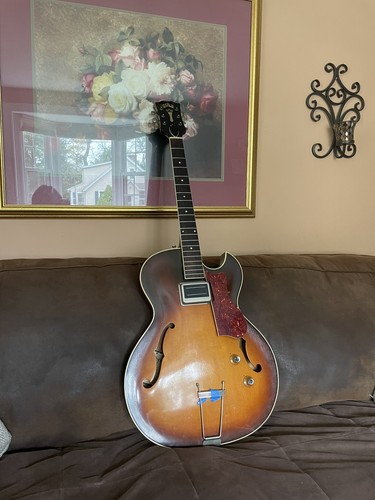 1960 Guild T-100 Archtop Sunburst Hollow Body Vintage Guitar W/ Hard case