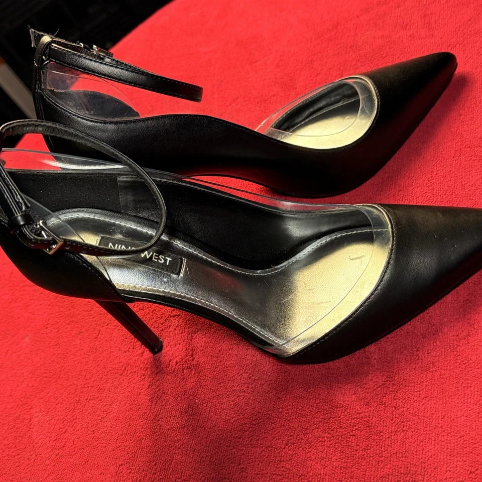 Nine West Tacones Negros 7 M- Correas para el Tobillo y un Tacón de Agujero de 4 pulgadas Puntera en Punta Foto 4 de 4
