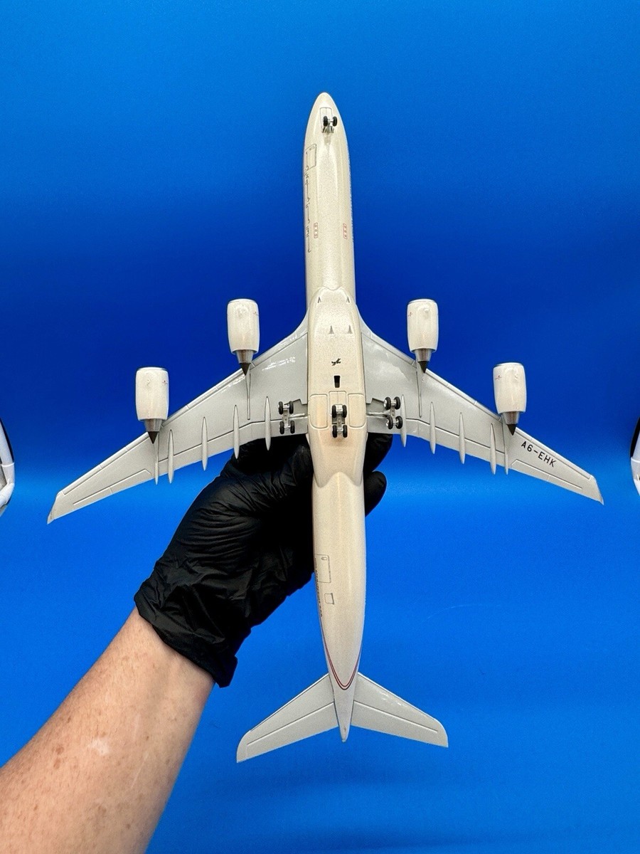 Herpa Etihad Airways Airbus A340-600 A6-EHK. 1:200. Etihad Herpa Etihad Airways Airbus A340-600 A6-EHK. 1:200. Etihad
