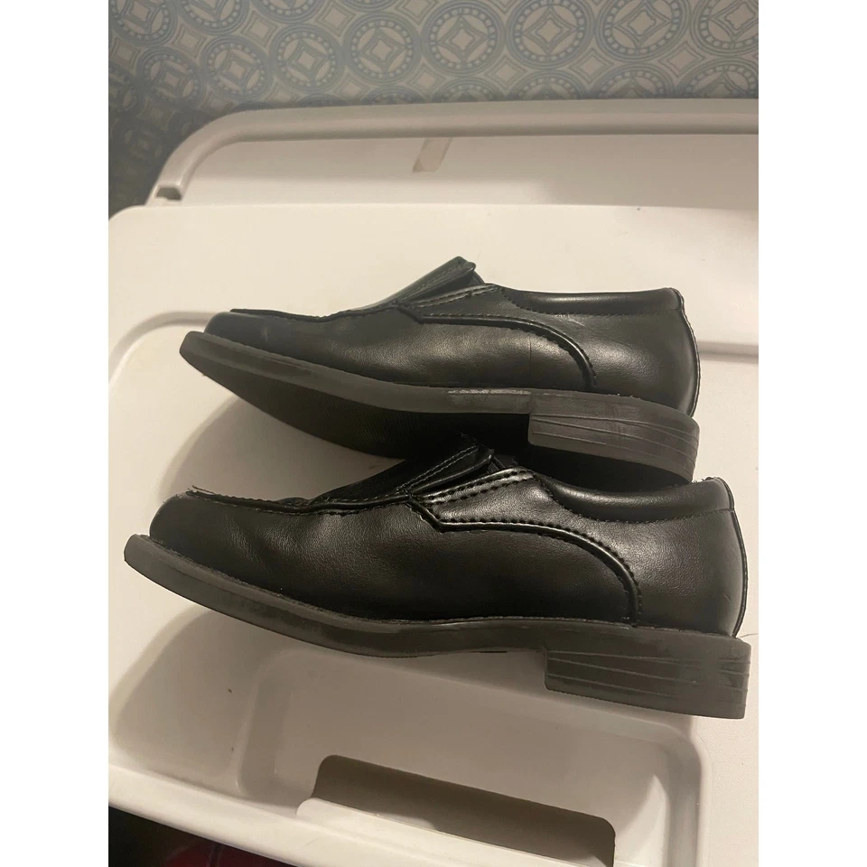 Smart Fit black slip on dress shoes toddler boys size 9 - fair condition - Image 3 of 4