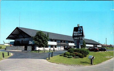 Holland MI postcard BLUE MILL INN MOTEL ON U.S. 31 BYPASS j/27 AL9206