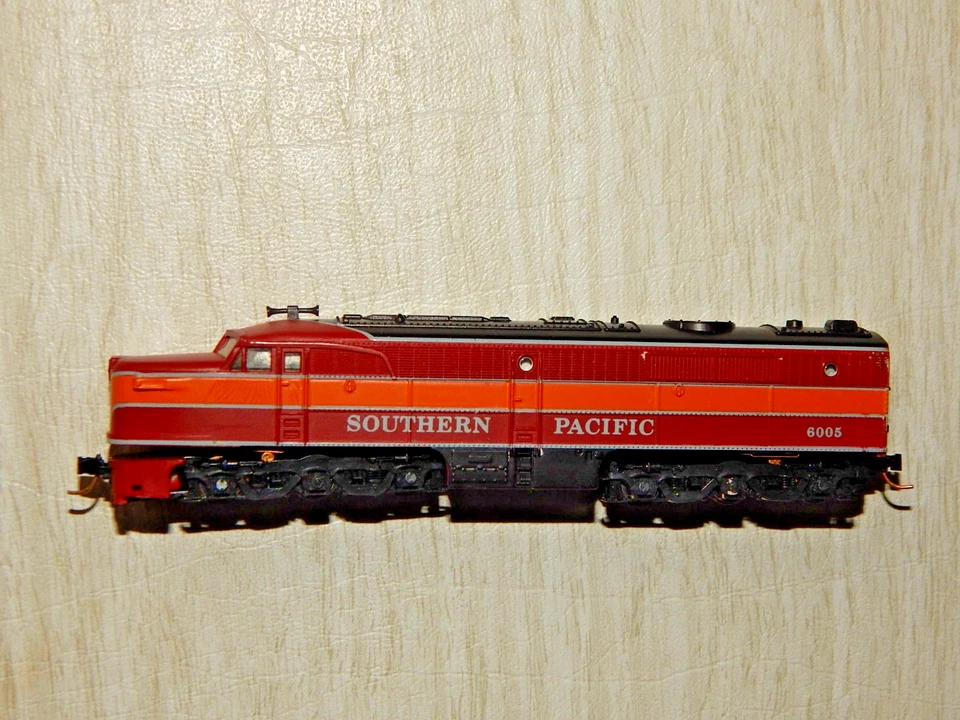 Con-Cor N-scale Southern Pacific #6005 Daylight ALCO/PA-1 Locomotive DCC Ready - Image 2 of 4