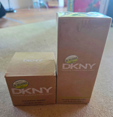 Vtg SEALED Original 2009 DKNY Donna Karan 1.7 oz Be Delicious perfume & Scrub