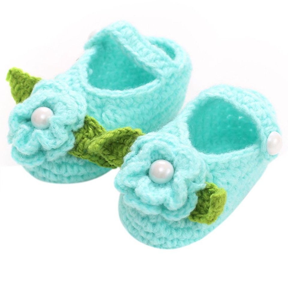 nette-neugeborene-baby-s-uglings-m-dchen-h-kelarbeitknit-blumen-socken
