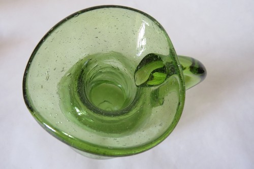 Jarra de arte vintage de vidrio verde soplado a mano 5" - Imagen 9 de 12