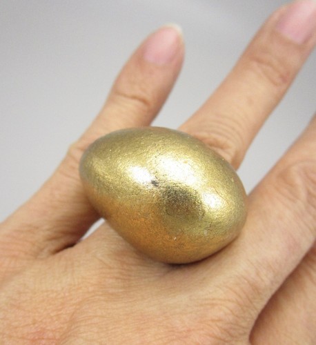 LARGE SIGNED MONIES GOLD LEAF LUCITE HIGH DOME STATEMENT RING SZ 9 - Picture 3 of 5