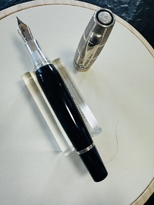 Montegrappa Füllfederhalter Elmo 01 – Schwarz Mit Stub 1.1 Feder, Perfekt Für Kalligraphie & Elegantes Schreiben