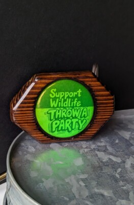 Vintage Handmade Wood Belt Buckle GREEN Button SUPPORT WILDLIFE THROW A PARTY