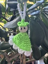 Blumenmädchen Häkelpuppe – Prinzessin in Grün-Weiß, Handarbeit