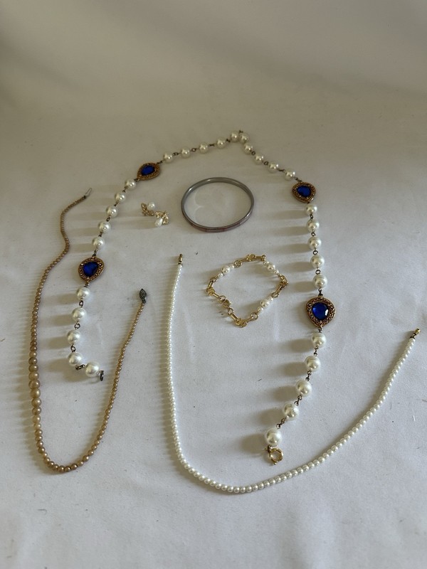 Lot Of Vintage Faux Pearl Jewelry Necklace Earrings Bracelet 