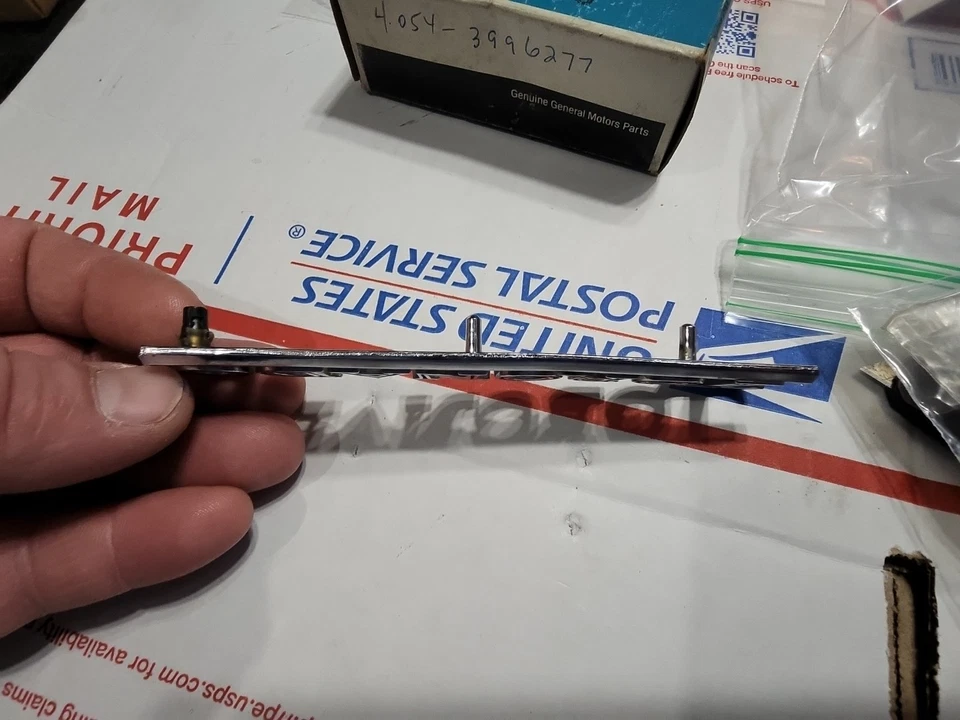 NUEVO 1967-1971, 1975 OLDSMOBILE TORONADO MALETERO EMBLEMA - PARTE NO. 9864290 Foto 2 de 4