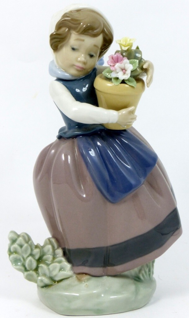Lladro #5223 Figurine SPRING IS HERE Girl with Flowers Glazed