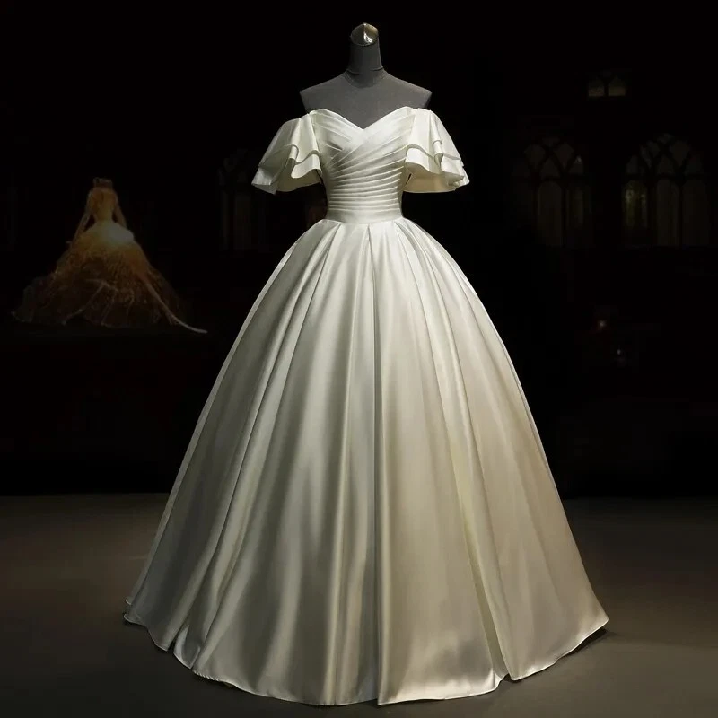 Vestidos de novia victorianos de satén simples mangas acampanadas fuera del hombro vestidos de novia Foto 2 de 4