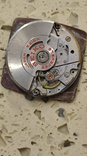 MOVIMENTO SEIKO 5216 Non Funzionante Buon Bilanciamento con Quadrante per Ricambi - Foto 3 di 6