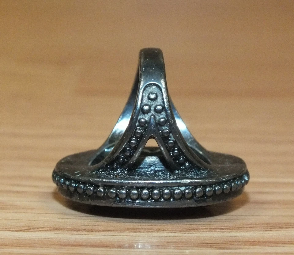 Anillo estilo vintage tono gris coleccionable imitación moda con gema de plástico púrpura Foto 4 de 4