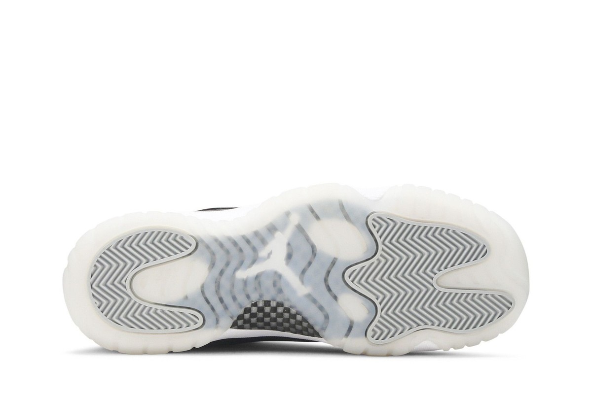 梅花11 Air Jordan 11 Retro GS Low 'Light Bone Snakeskin' Size 7Y