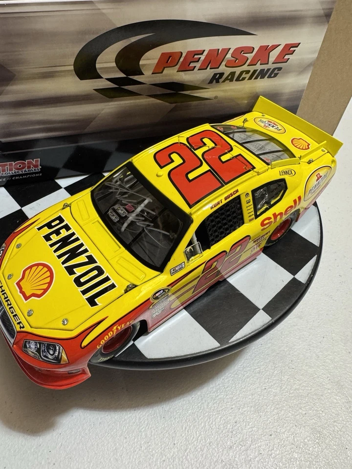 RARO* Autografiado Kurt Busch #22 Shell 2011 1/24 Nascar Diecast Foto 3 de 4