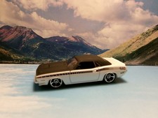 70 Plymouth Aar Cuda  2010 Hot Wheels Muscle Mania Series  White