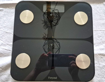 Foryond digitale Körperfett-Personenwaage mit 4 Elektroden, Schwarz, Batterie