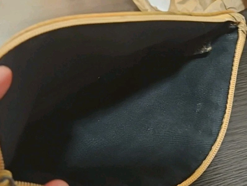 Bolso de Maquillaje de Cuero Pequeño Emily Ann de Boca Ratón Pintado a Mano y Firmado Foto 4 de 4