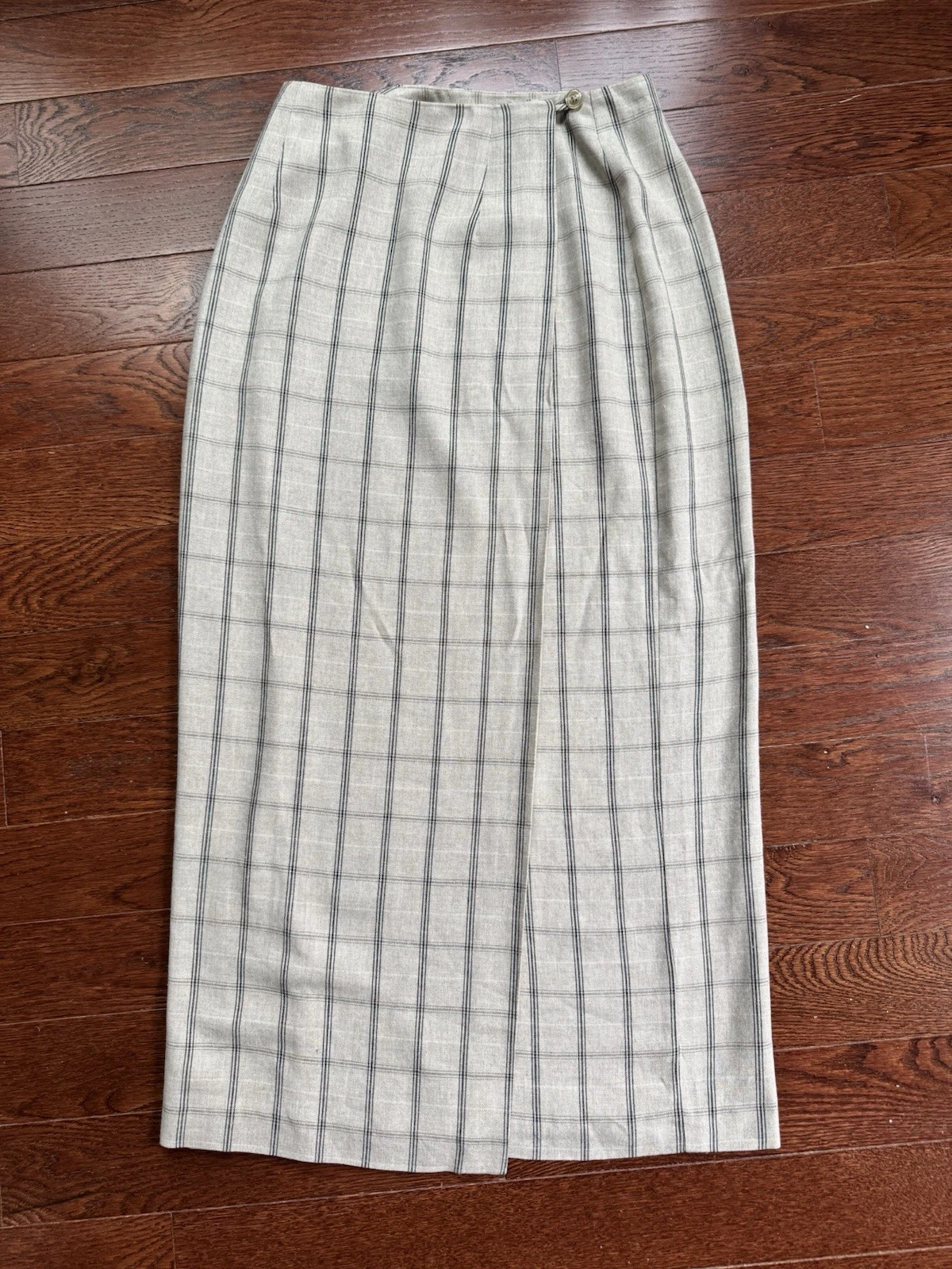 Stylish elegant beige plaid Linen Rayon Blend Wrap Skirt by Geoffrey Beene S 6
Opens in a new window