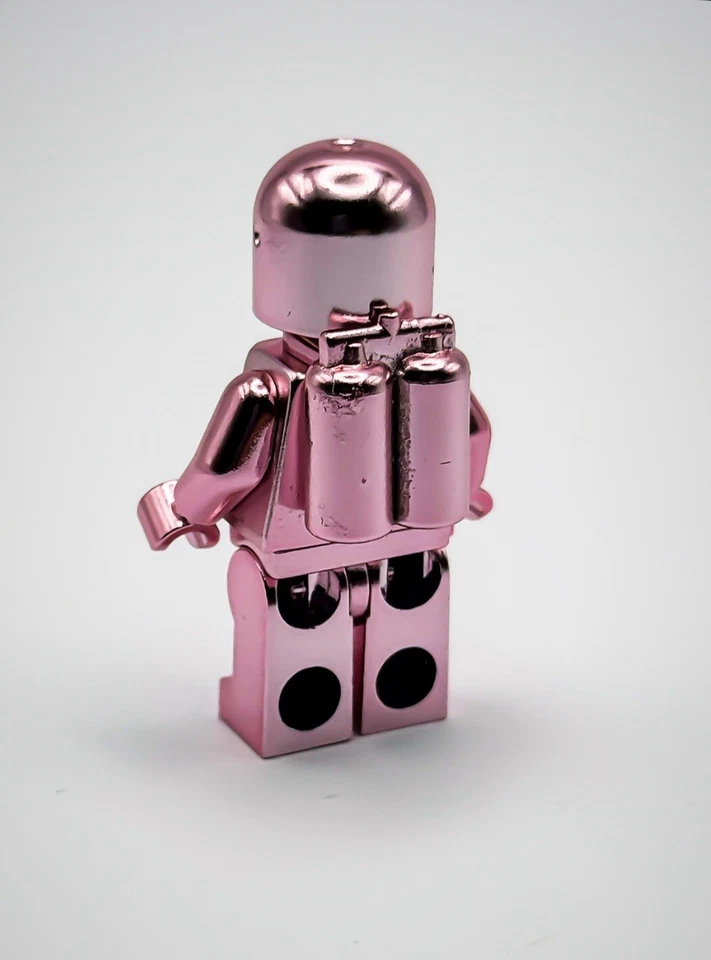 Lego Chrome Pink Christmas Classic Space Astronaut mini figure RARE New!! - Image 3 of 4