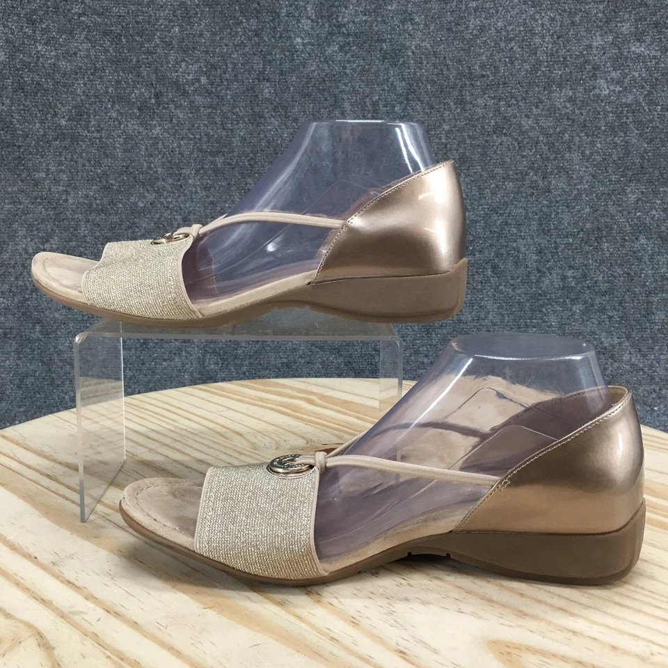 Sandalias Anne Klein para mujer 10,5 M Kameko sin cordones doradas imitación cuero informales cómodas Foto 2 de 4