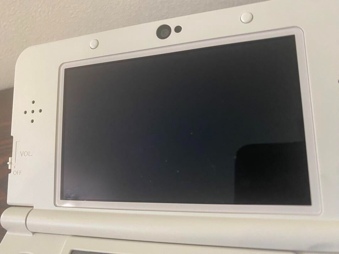 Nintendo New 3DS White Console Working Tested Japanese ver Nintendo New 3DS White Console Working Tested Japanese ver