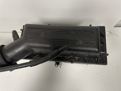 Jeep Wrangler YJ 1991-1995 2.5L 4 Cylinder Air Cleaner Air Box Intake Assembly - Picture 2 of 5