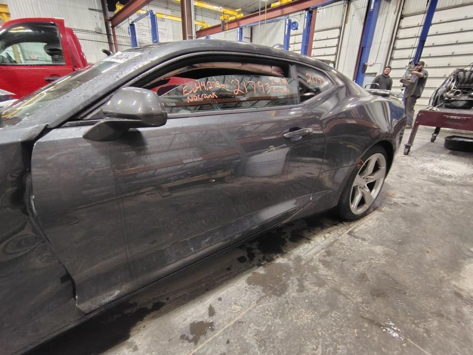 16 - 24 CHEVROLET CAMARO Drivers side Quarter Window E845437 - Image 2 of 4