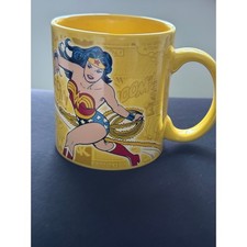 DC Comics Silver Buffalo Wonder Woman Retro Ceramic Coffee Mug Yellow Jumbo 20oz