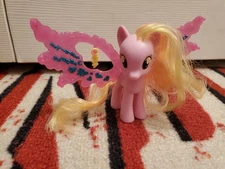 My Little Pony Honey Rays G4 Cutie Mark Magic Brushable Friendship Charm Wings