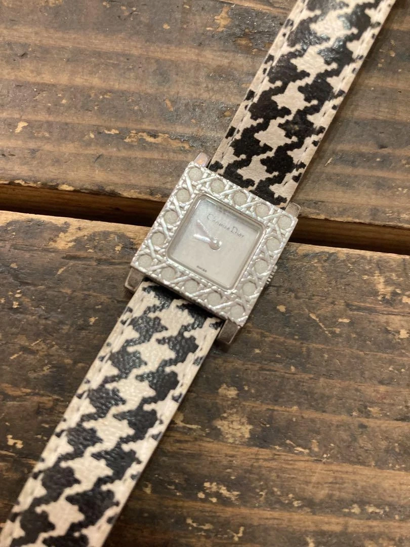Montre Christian Dior Laparisienne   Occasion, a besoin d'une pile, très bon état