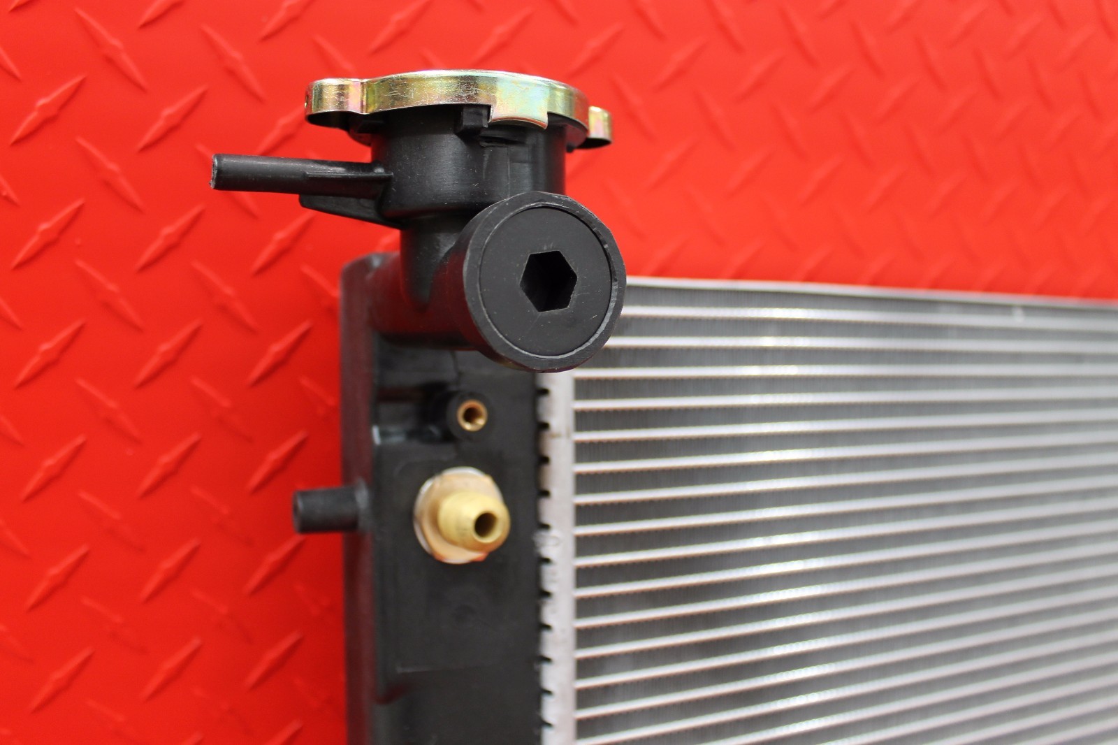 Holden VT VX Commodore Radiator 3.8L 6cyl H/D W/ Top & Bottom Hoses