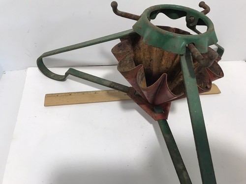 Vintage Christmas Tree Stand S-B Manufacturing Co Milwaukee Metal - Picture 7 of 10