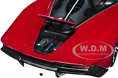 MCLAREN SPEEDTAIL VOLCANO RED W/SUITCASES 1/18 MODEL CAR BY