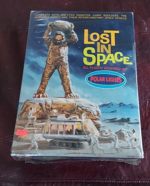POLAR LIGHTS LOST IN SPACE 組立キット Amazon.com: Polar Lights Lost in Space Dr. Zachary Smith and