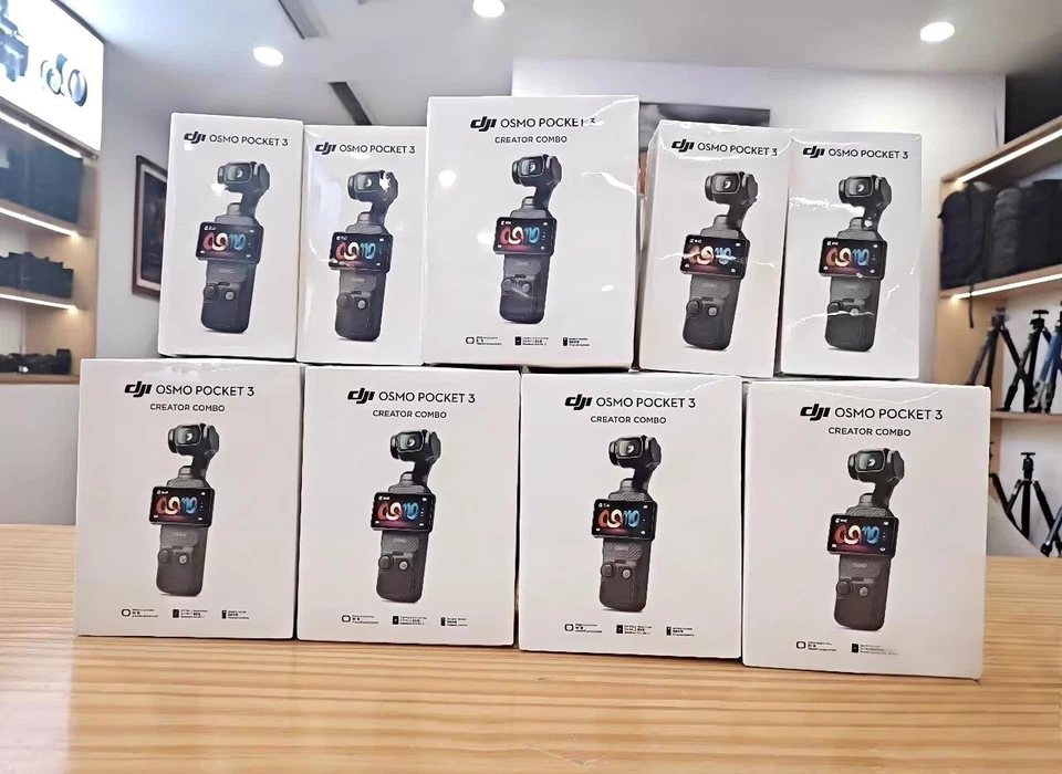 Brand New DJI Osmo Pocket 3 Creator Combo 4K Camera 3-Axis Gimbal Mic Tripod - Image 3 of 4