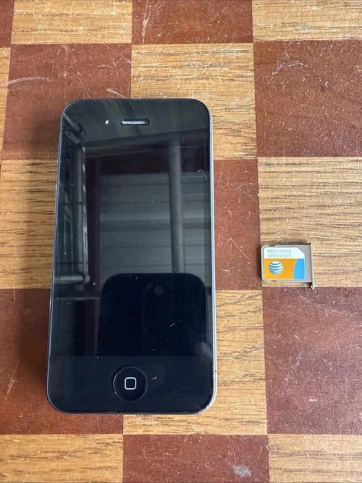 Apple iPhone 4 8GB Black Model A1332 For Parts Phone Only Lot Of 2 - Image 4 of 4