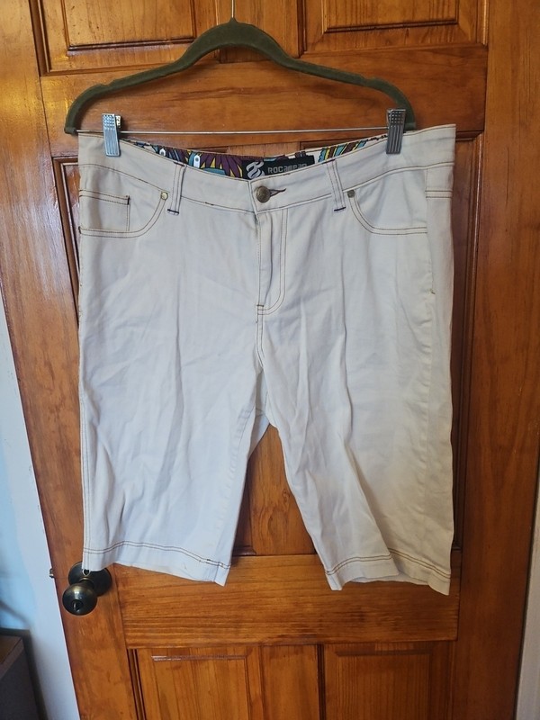 Rocawear Jeans Womens  Capri White Denim Stretch Size 16 NWOT 