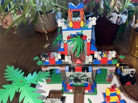 LEGO Adventurers Jungle Amazon Ancient Ruins 5986 Most of the Parts w/Sun Disk