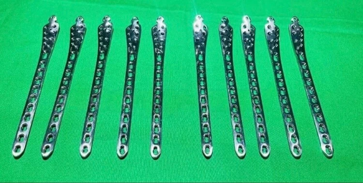 Juego de 10 placas ortopédicas veterinarias mediales distales para tibia de 3,5 mm (L5/R5) SS Foto 3 de 3