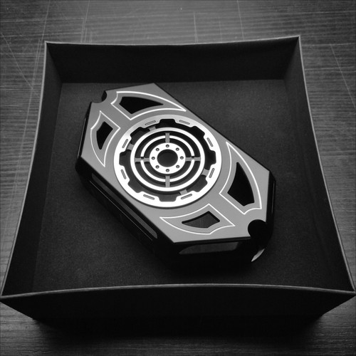 Fit H-D 2006-08 TOURING Smashing Gear Contrast Cut Regulator Cover - Picture 4 of 8