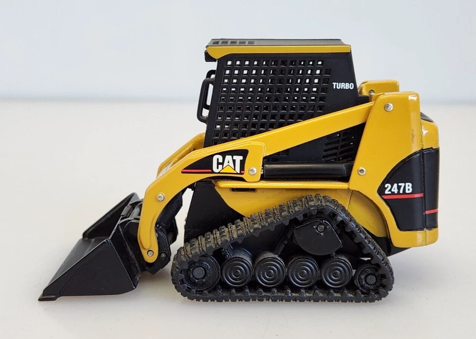 Norscot CAT 247B Multi-Terrain Loader Skid Steer 1/32 Die-Cast Scale Model 55102 - Image 2 of 4