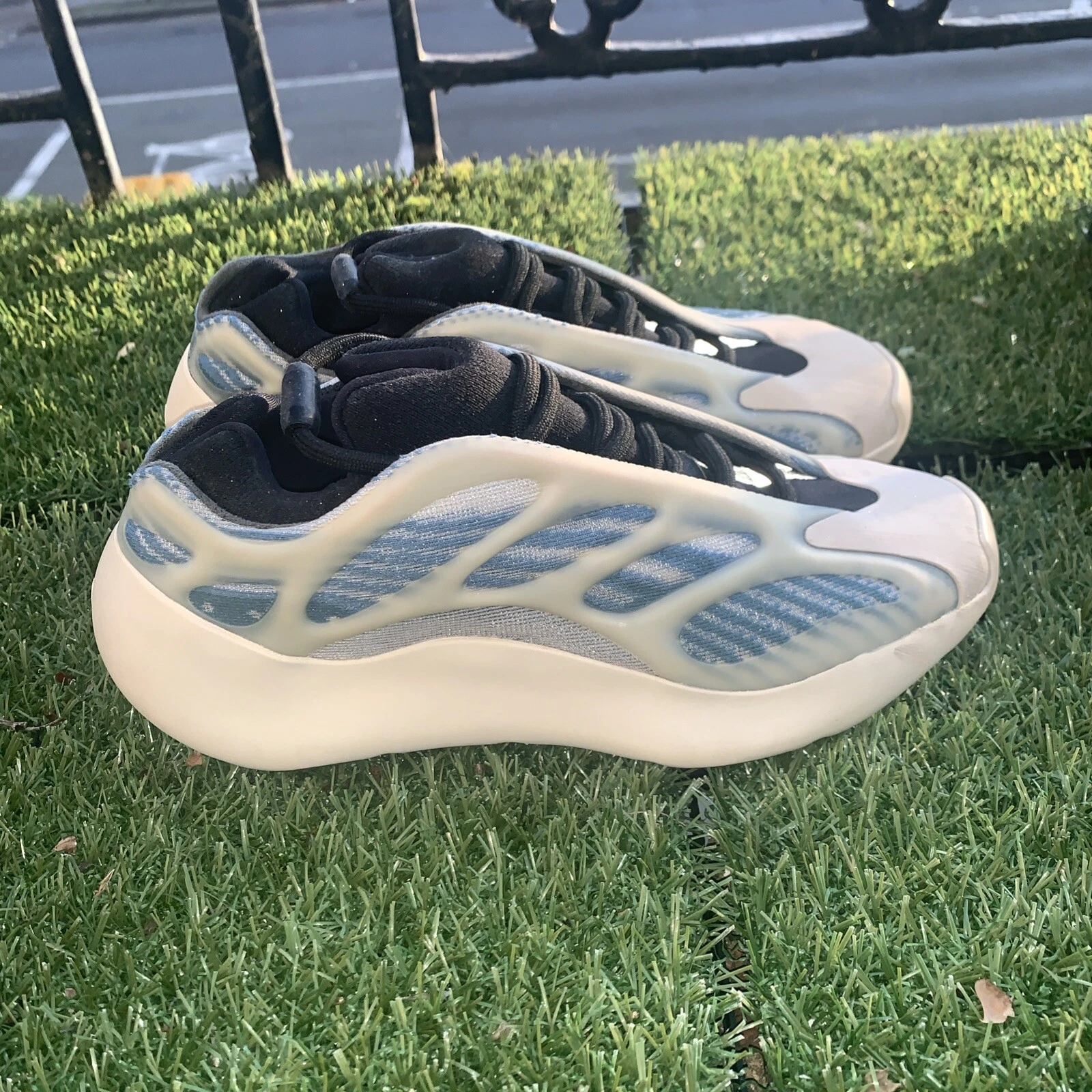 Adidas Yeezy 700 V3 Kyanite Taglia 9 Indossate una volta Perfette condizioni