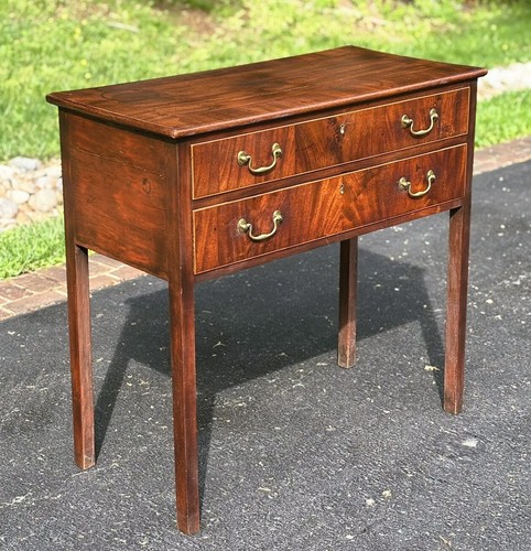 18th Century George III Mahogany Writing Table -- Shipping Available - Picture 2 of 8